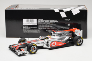McLaren MP4-26 Mercedes #3 L. Hamilton Vodafone McLaren Showcar F1 2011 Minichamps 1:18 530111873 Pressofusione — immagine 6 di 7