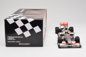 McLaren MP4-26 Mercedes #3 L. Hamilton Vodafone McLaren Showcar F1 2011 Minichamps 1:18 530111873 Pressofusione — immagine 7 di 7