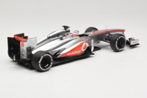 McLaren MP4-28 Mercedes #5 J. Button Vodafone McLaren F1 2013 Minichamps 1:18 530131805 Pressofusione — immagine 2 di 7