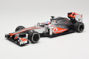 McLaren MP4-28 Mercedes #5 J. Button Vodafone McLaren F1 2013 Minichamps 1:18 530131805 Pressofusione