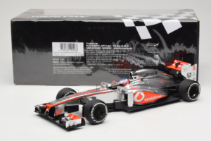 McLaren MP4-28 Mercedes #5 J. Button Vodafone McLaren F1 2013 Minichamps 1:18 530131805 Pressofusione — immagine 6 di 7