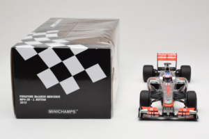 McLaren MP4-28 Mercedes #5 J. Button Vodafone McLaren F1 2013 Minichamps 1:18 530131805 Pressofusione — immagine 7 di 7