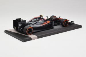 McLaren MP4-30 Honda #22 J. Button McLaren Honda F1 Team Spanish Grand Prix 2015 Minichamps 1:18 537151122 Pressofusione — immagine 3 di 7