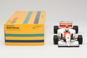 McLaren MP4/8 Ford #8 A. Senna Marlboro McLaren 1993 Minichamps 1:18 540931808 Pressofusione — immagine 6 di 7