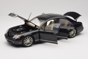 Maybach 57S Nero AUTOart 1:18 76156 Pressofusione — immagine 2 di 7