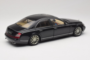 Maybach 57S Nero AUTOart 1:18 76156 Pressofusione — immagine 3 di 7