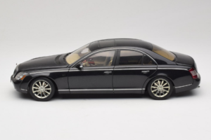 Maybach 57S Nero AUTOart 1:18 76156 Pressofusione — immagine 4 di 7
