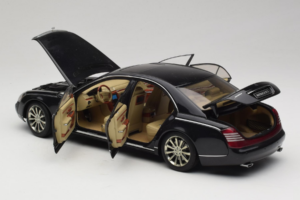 Maybach 57S Nero AUTOart 1:18 76156 Pressofusione — immagine 5 di 7