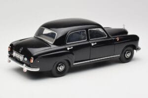 Mercedes 180 W120 Ponton Nero Revell 1:18 08973 Pressofusione — immagine 3 di 8
