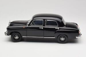 Mercedes 180 W120 Ponton Nero Revell 1:18 08973 Pressofusione — immagine 4 di 8