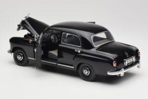 Mercedes 180 W120 Ponton Nero Revell 1:18 08973 Pressofusione — immagine 5 di 8