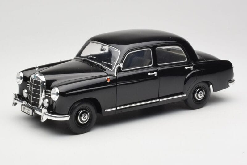 Mercedes 180 W120 Ponton Nero Revell 1:18 08973 Pressofusione