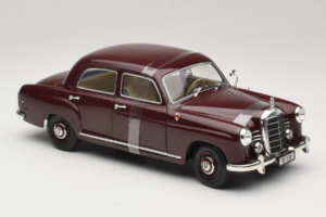 Mercedes 180 Ponton Rosso Scuro Revell 1:18 08876 Pressofusione — immagine 4 di 6