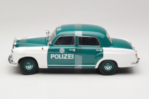 Mercedes 180 Ponton Polizei Revell 1:18 8863 Pressofusione — immagine 3 di 6