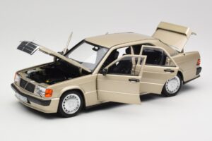 Mercedes 190E W201 2.3-16 Smoke Silver Metallic Norev 1:18 183831 Pressofusione — immagine 2 di 8