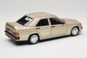 Mercedes 190E W201 2.3-16 Smoke Silver Metallic Norev 1:18 183831 Pressofusione — immagine 3 di 8