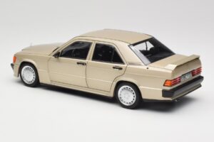 Mercedes 190E W201 2.3-16 Smoke Silver Metallic Norev 1:18 183831 Pressofusione — immagine 7 di 8