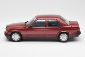 Mercedes 190E W201 2.0 Rosso Dealer Edition AUTOart 1:18 B66040383 Pressofusione — immagine 4 di 8