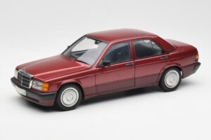 Mercedes 190E W201 2.0 Rosso Dealer Edition AUTOart 1:18 B66040383 Pressofusione