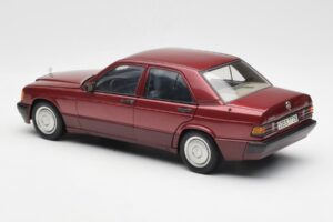 Mercedes 190E W201 2.0 Rosso Dealer Edition AUTOart 1:18 B66040383 Pressofusione — immagine 7 di 8