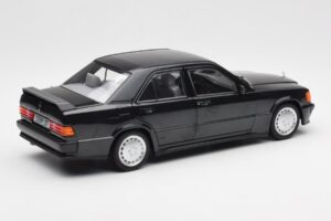 Mercedes 190E 2.3-16 W201 Nero Edizione Dealer Norev 1:18 B66040663 Pressofusione — immagine 3 di 8