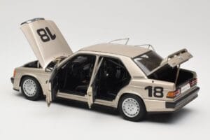 Mercedes 190E 2.3-16 W201 #1 N. Lauda Race of Champions Nurburgring 1984 AUTOart 1:18 88431 Pressofusione — immagine 5 di 8