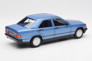 Mercedes 190E W201 Diamond Blu Edizione Dealer Norev 1:18 B66040661 Pressofusione — immagine 3 di 8