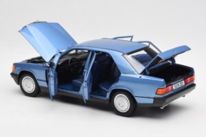 Mercedes 190E W201 Diamond Blu Edizione Dealer Norev 1:18 B66040661 Pressofusione — immagine 5 di 8
