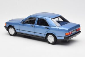 Mercedes 190E W201 Diamond Blu Edizione Dealer Norev 1:18 B66040661 Pressofusione — immagine 7 di 8