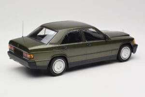 Mercedes 190E W201 Verde Metallizzato Minichamps 1:18 155037001 Pressofusione — immagine 2 di 6