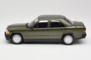 Mercedes 190E W201 Verde Metallizzato Minichamps 1:18 155037001 Pressofusione — immagine 3 di 6