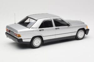 Mercedes 190E W201 Argento Minichamps 1:18 155037004 Pressofusione — immagine 2 di 6