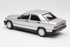 Mercedes 190E W201 Argento Minichamps 1:18 155037004 Pressofusione — immagine 5 di 6