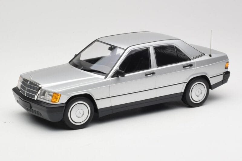 Mercedes 190E W201 Argento Minichamps 1:18 155037004 Pressofusione