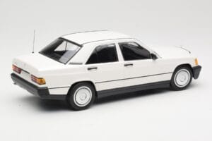 Mercedes 190E W201 Bianco Minichamps 1:18 155037002 Pressofusione — immagine 2 di 6