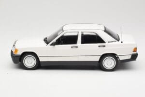 Mercedes 190E W201 Bianco Minichamps 1:18 155037002 Pressofusione — immagine 3 di 6