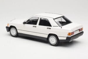 Mercedes 190E W201 Bianco Minichamps 1:18 155037002 Pressofusione — immagine 5 di 6