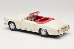 Mercedes 190SL Bianco Maisto 1:18 50274 Pressofusione — immagine 7 di 8