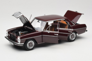 Mercedes 200 W115 Rosso Marrone Scuro Norev 1:18 183778 Pressofusione — immagine 2 di 8