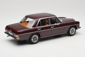 Mercedes 200 W115 Rosso Marrone Scuro Norev 1:18 183778 Pressofusione — immagine 3 di 8