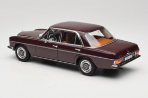Mercedes 200 W115 Rosso Marrone Scuro Norev 1:18 183778 Pressofusione — immagine 7 di 8