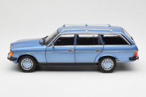 Mercedes 200 S123 T-Model Diamond Blu Edizione Dealer Norev 1:18 B66040671 Pressofusione — immagine 4 di 8