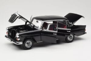 Mercedes 200 W110 Nero Norev 1:18 183574 Pressofusione — immagine 2 di 8