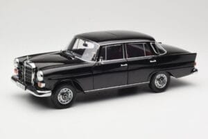 Mercedes 200 W110 Nero Norev 1:18 183574 Pressofusione