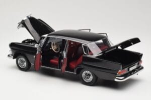 Mercedes 200 W110 Nero Norev 1:18 183574 Pressofusione — immagine 5 di 8