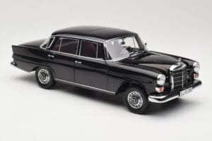 Mercedes 200 W110 Nero Norev 1:18 183574 Pressofusione — immagine 6 di 8