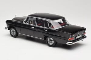 Mercedes 200 W110 Nero Norev 1:18 183574 Pressofusione — immagine 7 di 8