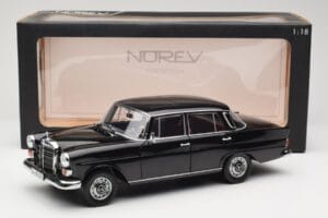 Mercedes 200 W110 Nero Norev 1:18 183574 Pressofusione — immagine 8 di 8