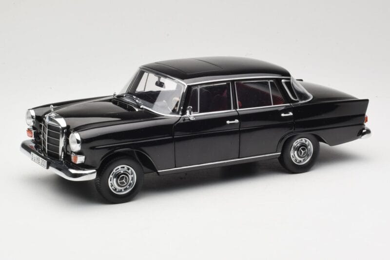 Mercedes 200 W110 Nero Norev 1:18 183574 Pressofusione