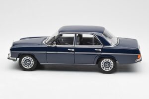 Mercedes 200 W114 Midnight Blu Edizione Dealer Norev 1:18 B66040694 Pressofusione — immagine 4 di 8